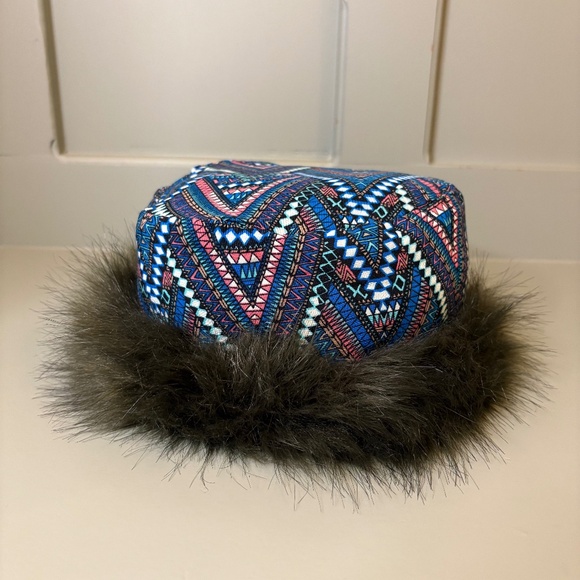 Giovannio New York Hat Cloche Bucket Patchwork Faux Fur Lined - Picture 1 of 4